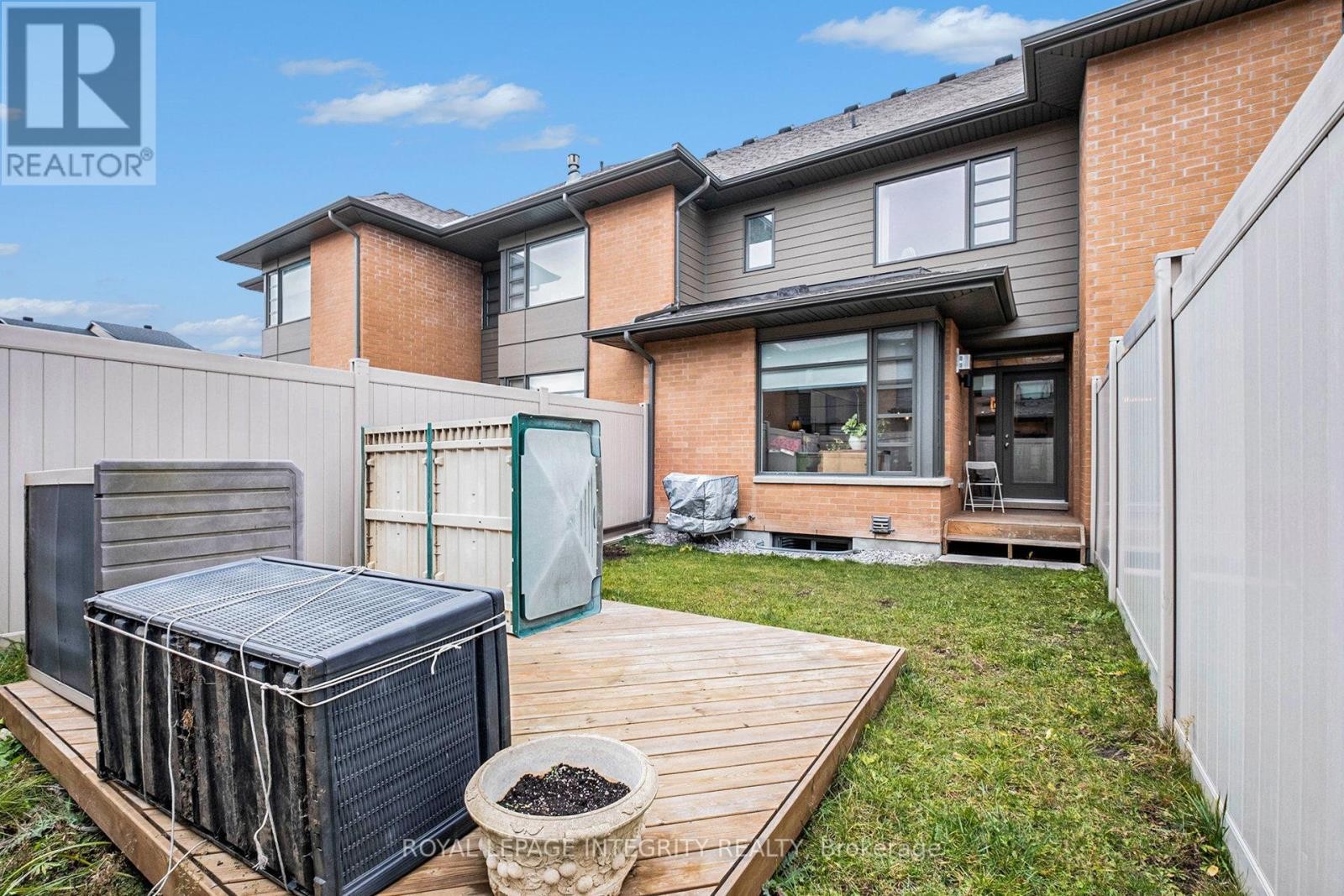 












725 GUARDIAN GROVE

,
Ottawa,




Ontario
K1X0B2

