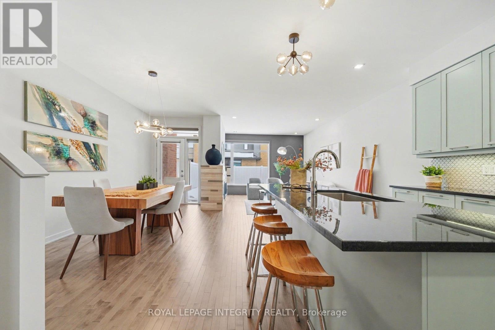 












725 GUARDIAN GROVE

,
Ottawa,




Ontario
K1X0B2

