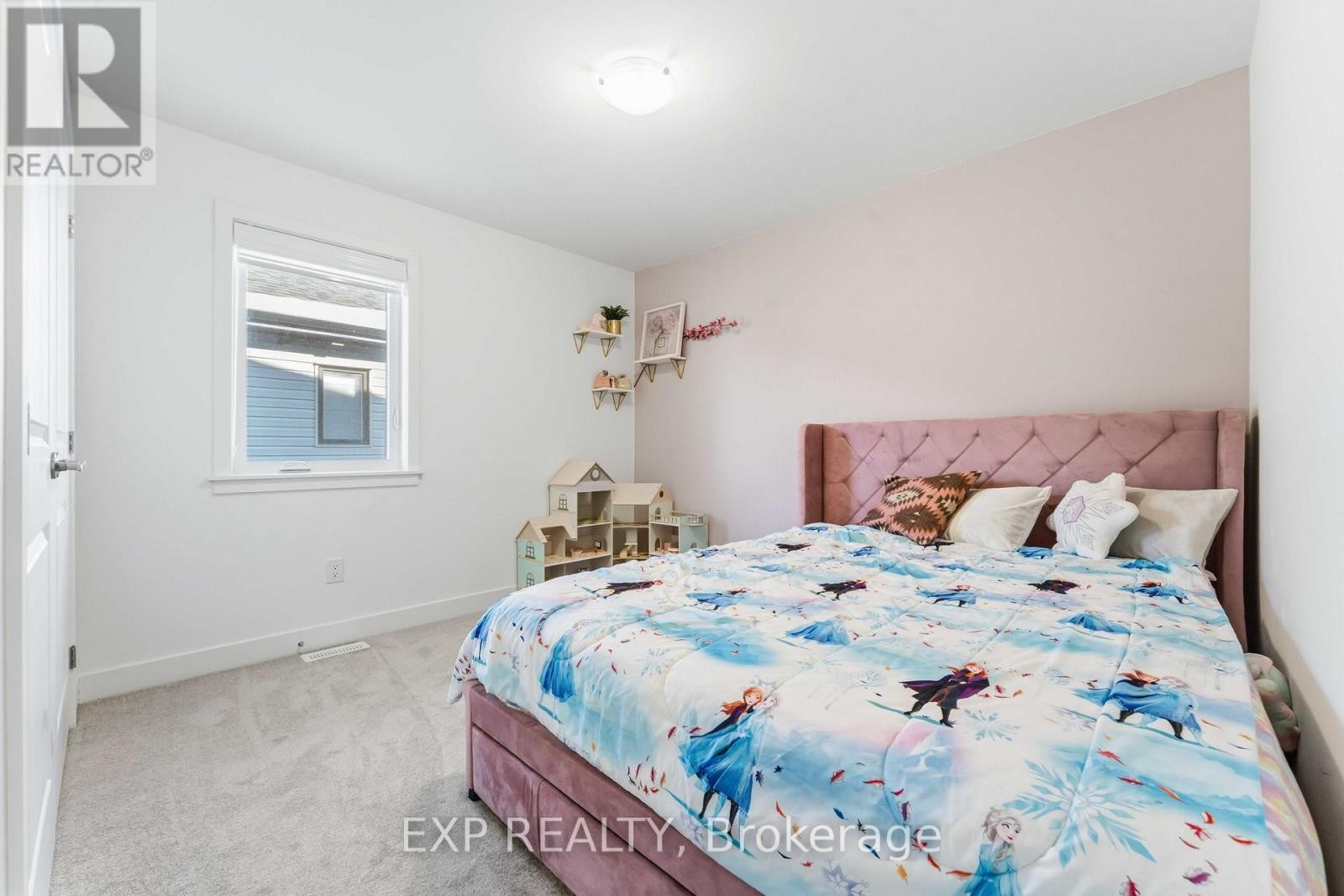 












212 REISLING WAY

,
Ottawa,




Ontario
K1T0X1

