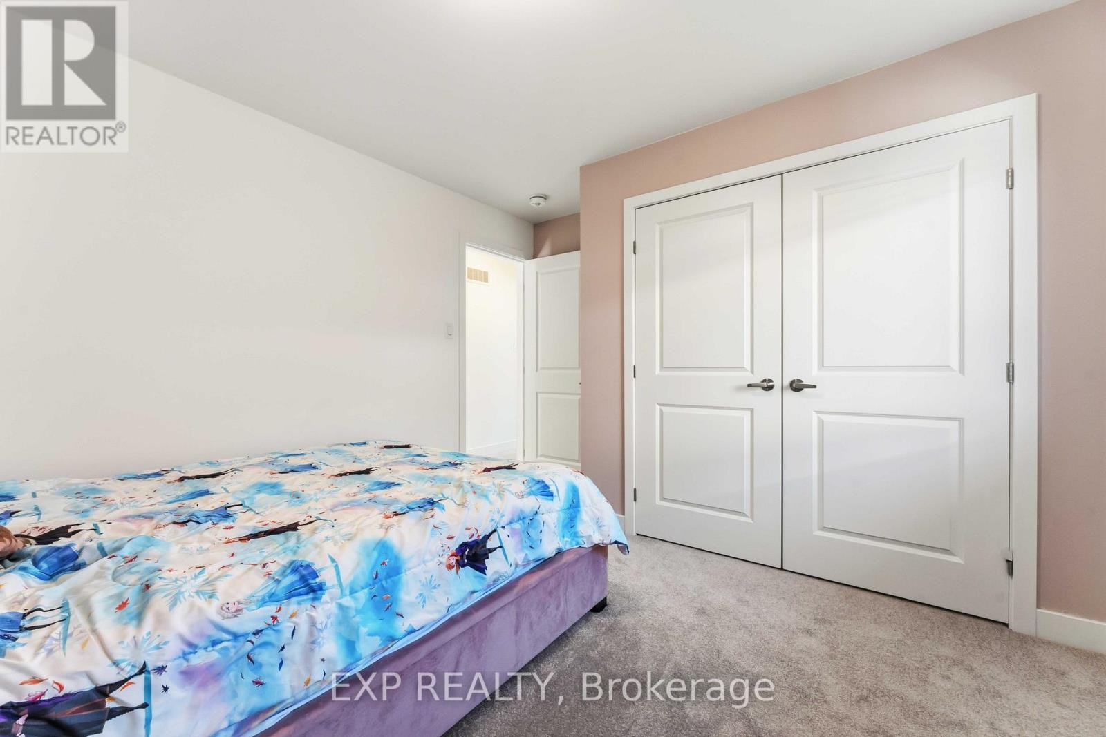 












212 REISLING WAY

,
Ottawa,




Ontario
K1T0X1

