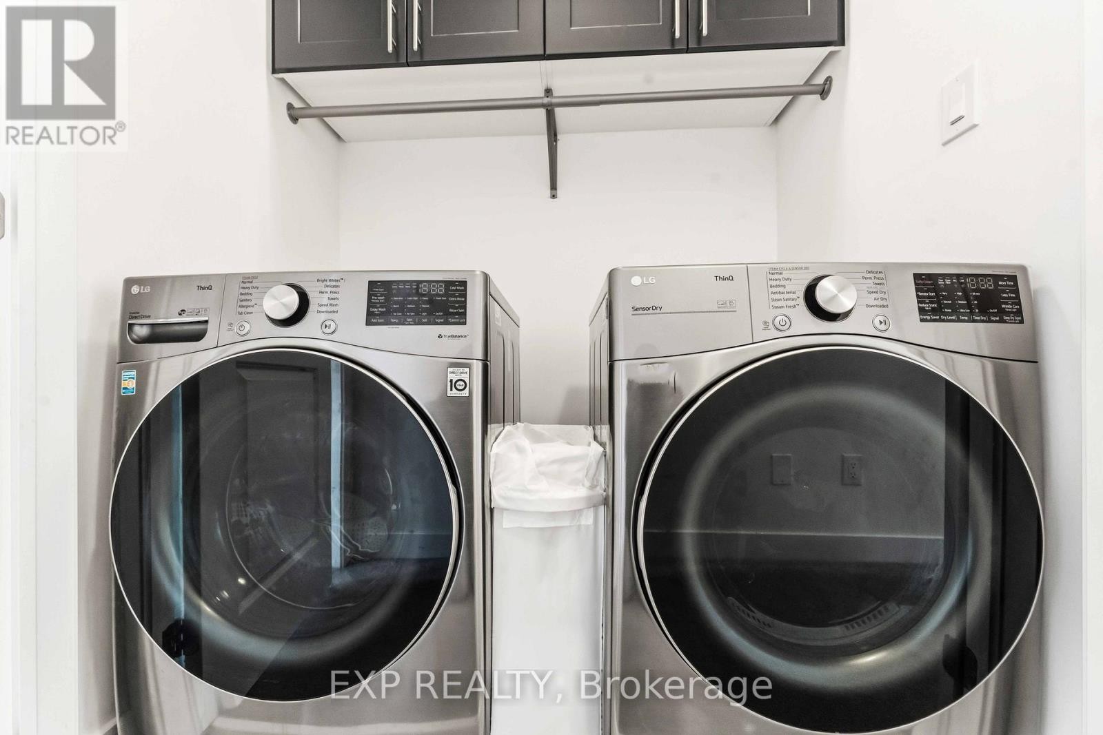 












212 REISLING WAY

,
Ottawa,




Ontario
K1T0X1

