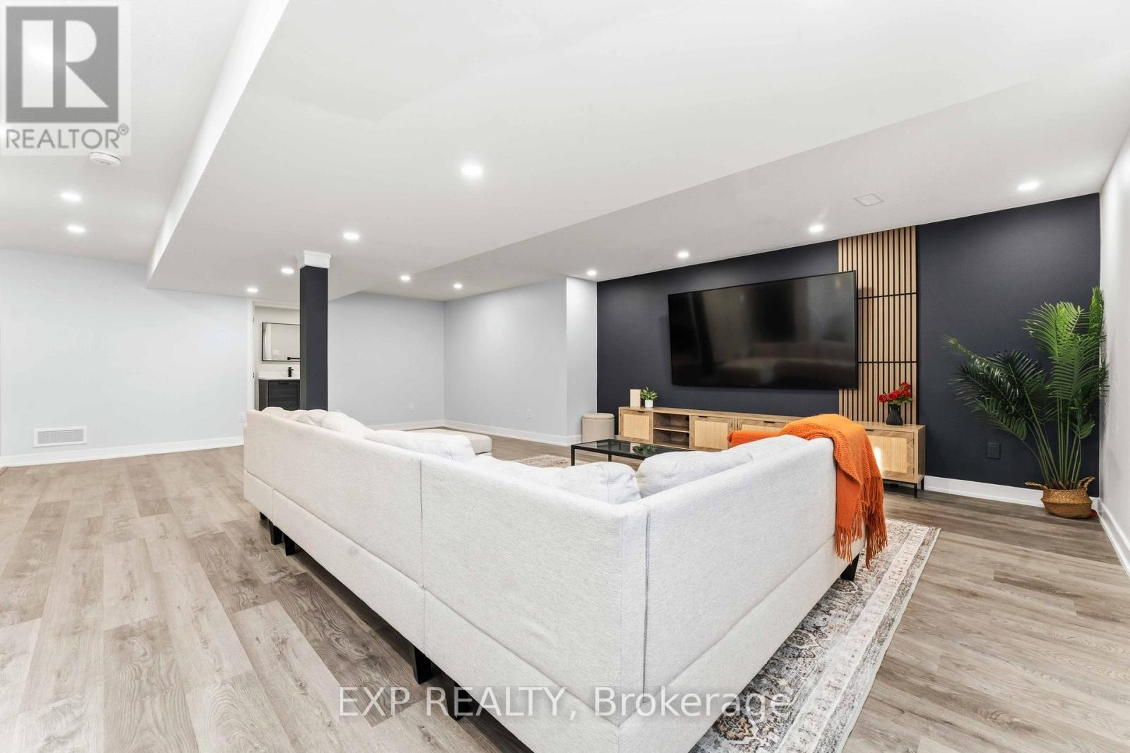 












212 REISLING WAY

,
Ottawa,




Ontario
K1T0X1

