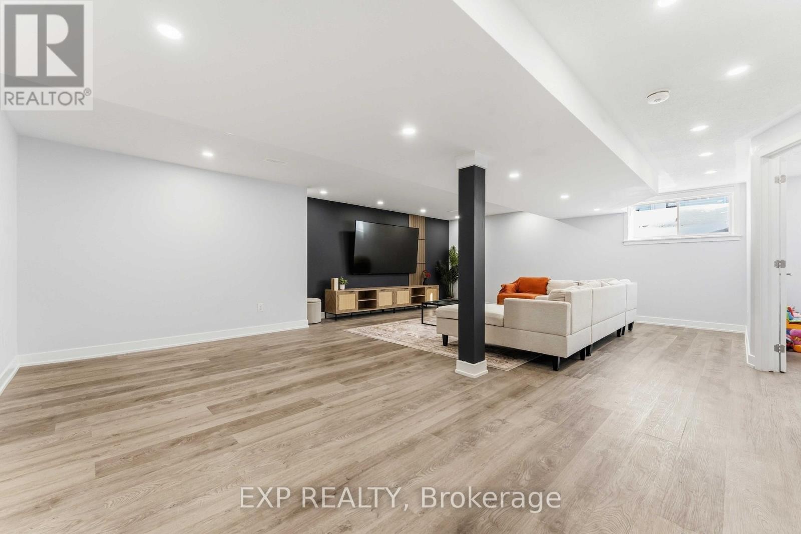 












212 REISLING WAY

,
Ottawa,




Ontario
K1T0X1

