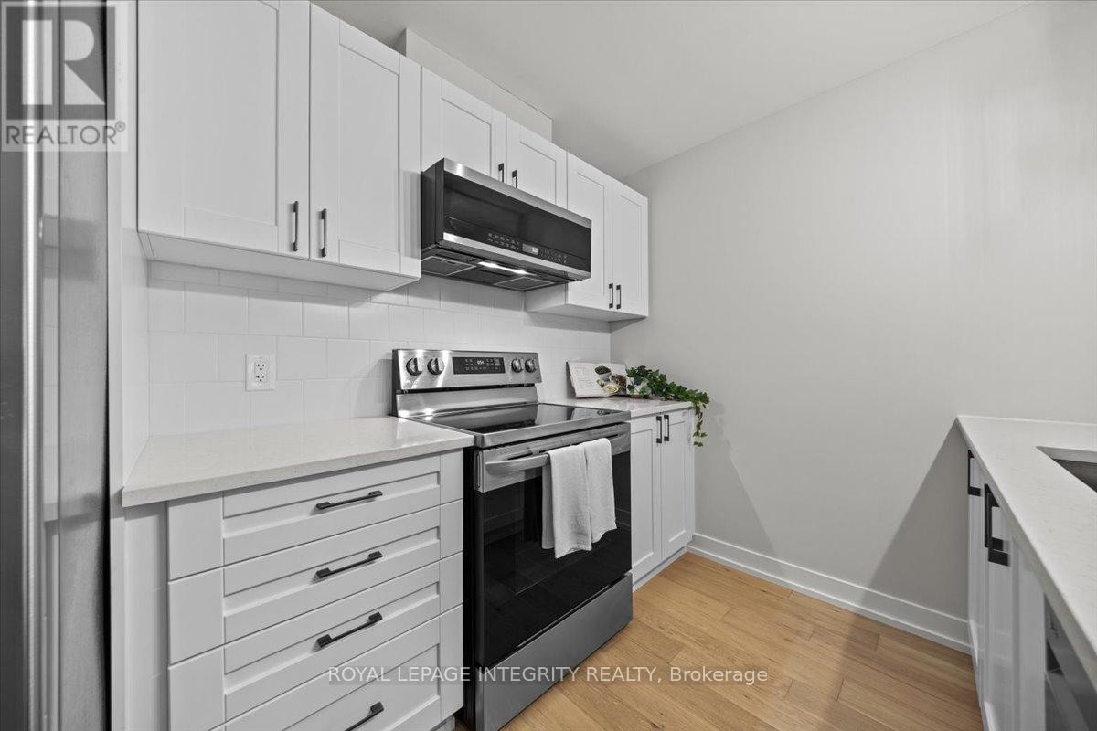 












705 CHROMITE PRIVATE

,
Ottawa,




Ontario
K2J7J2

