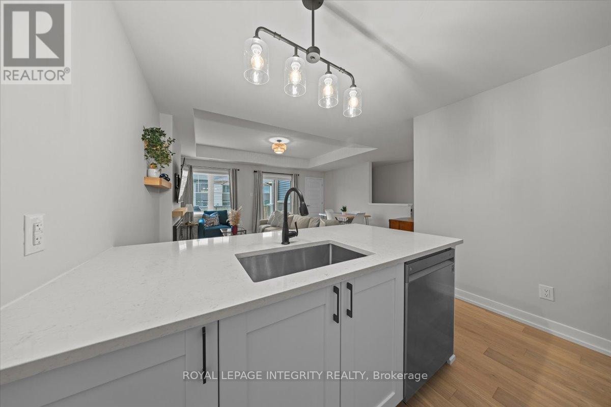 












705 CHROMITE PRIVATE

,
Ottawa,




Ontario
K2J7J2

