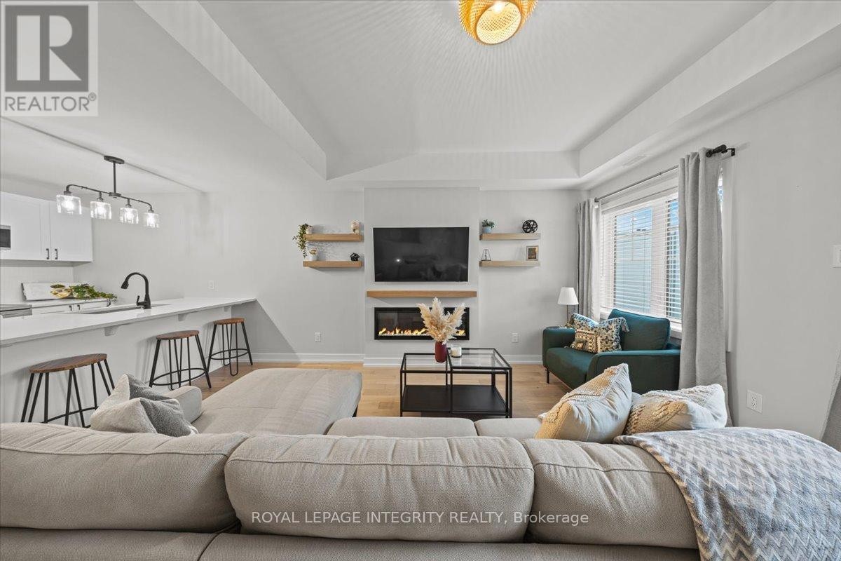 












705 CHROMITE PRIVATE

,
Ottawa,




Ontario
K2J7J2

