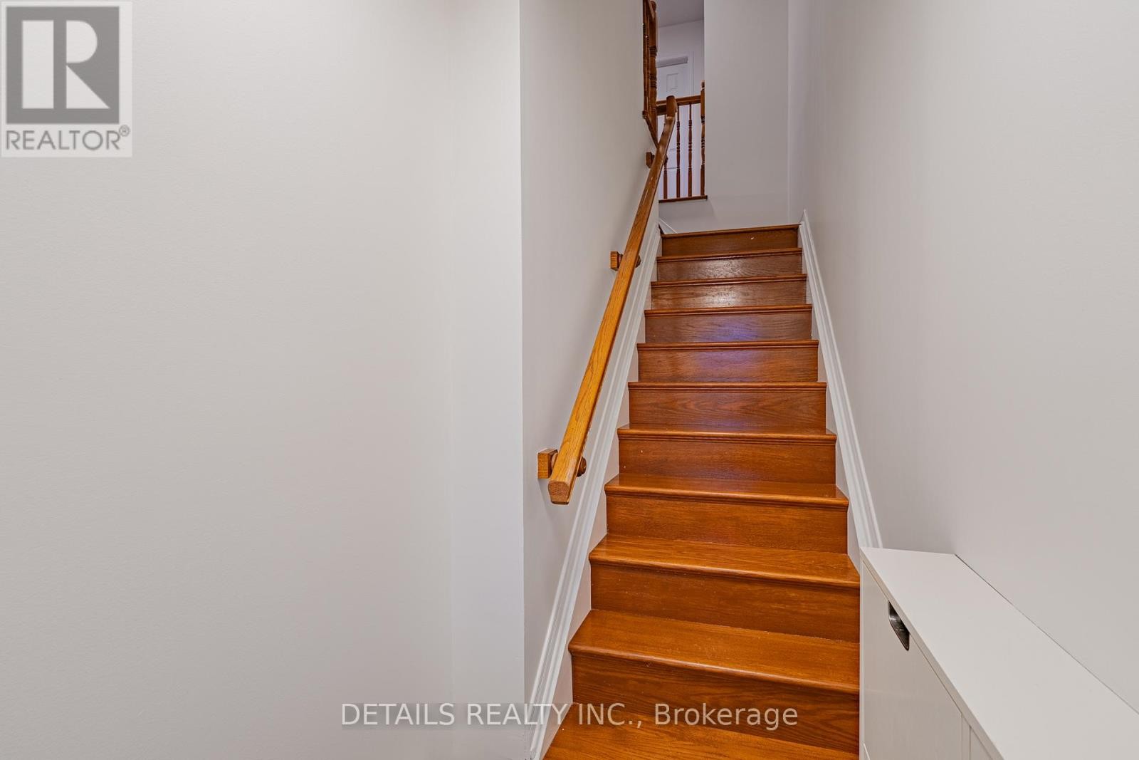 












20 - 376 WIFFEN PRIVATE

,
Ottawa,




Ontario
K2H1G4

