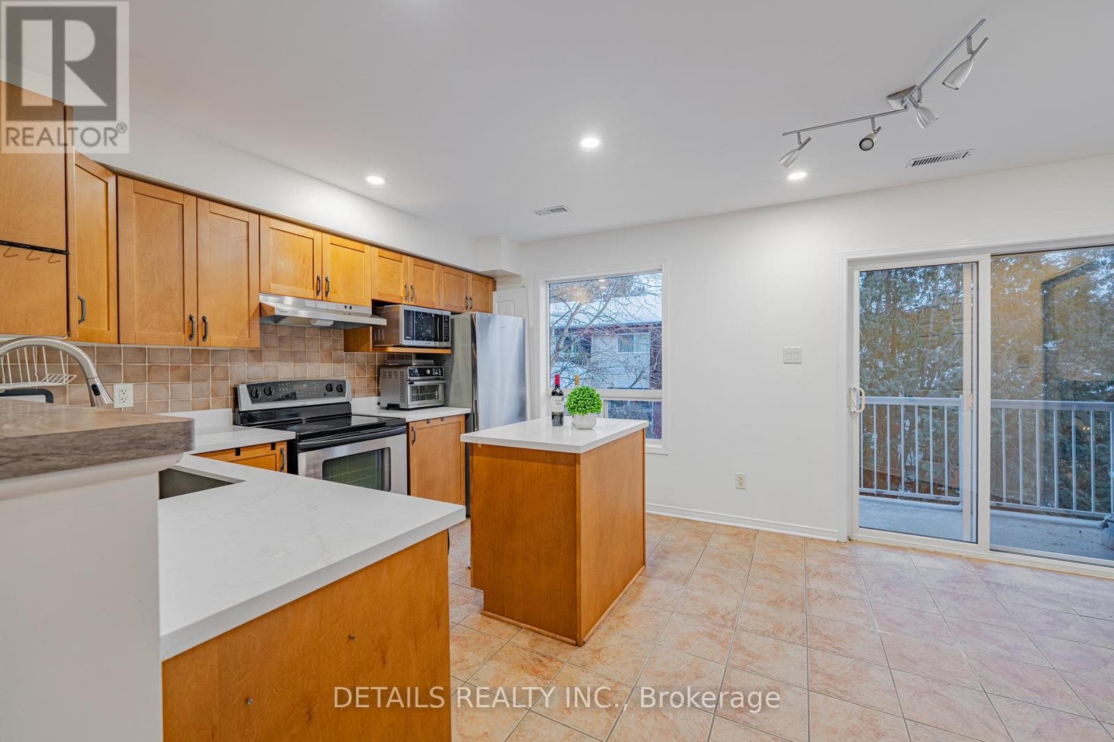 












20 - 376 WIFFEN PRIVATE

,
Ottawa,




Ontario
K2H1G4

