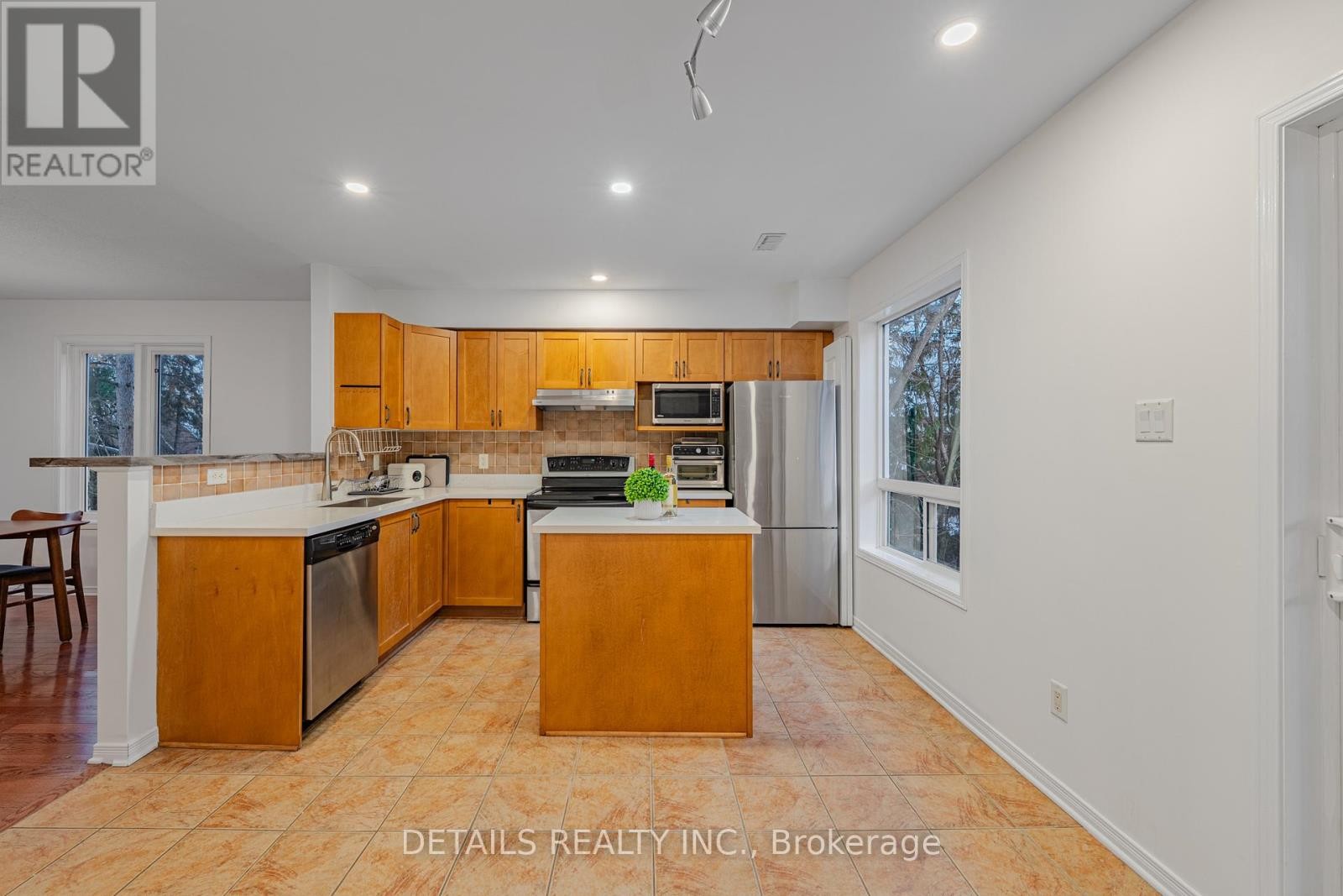 












20 - 376 WIFFEN PRIVATE

,
Ottawa,




Ontario
K2H1G4

