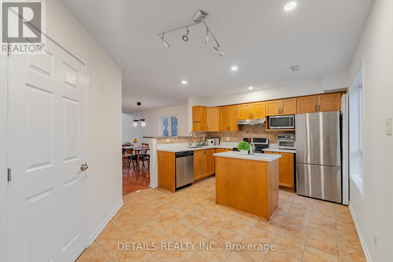 












20 - 376 WIFFEN PRIVATE

,
Ottawa,




Ontario
K2H1G4

