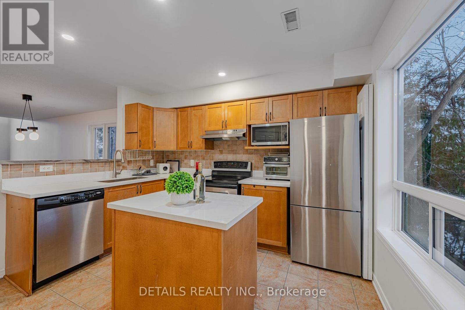 












20 - 376 WIFFEN PRIVATE

,
Ottawa,




Ontario
K2H1G4

