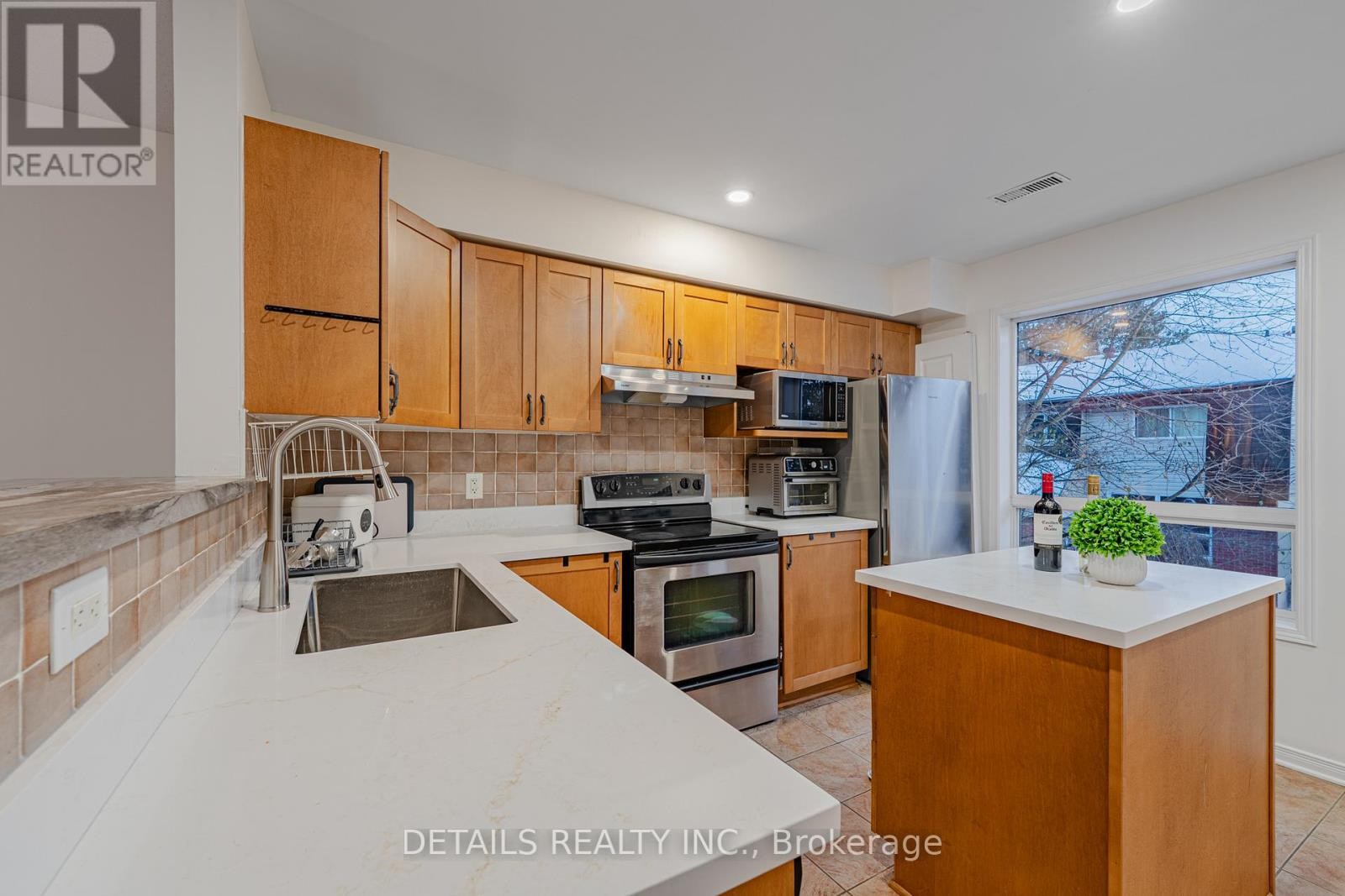 












20 - 376 WIFFEN PRIVATE

,
Ottawa,




Ontario
K2H1G4

