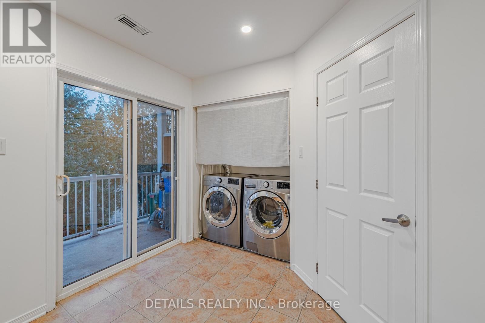 












20 - 376 WIFFEN PRIVATE

,
Ottawa,




Ontario
K2H1G4

