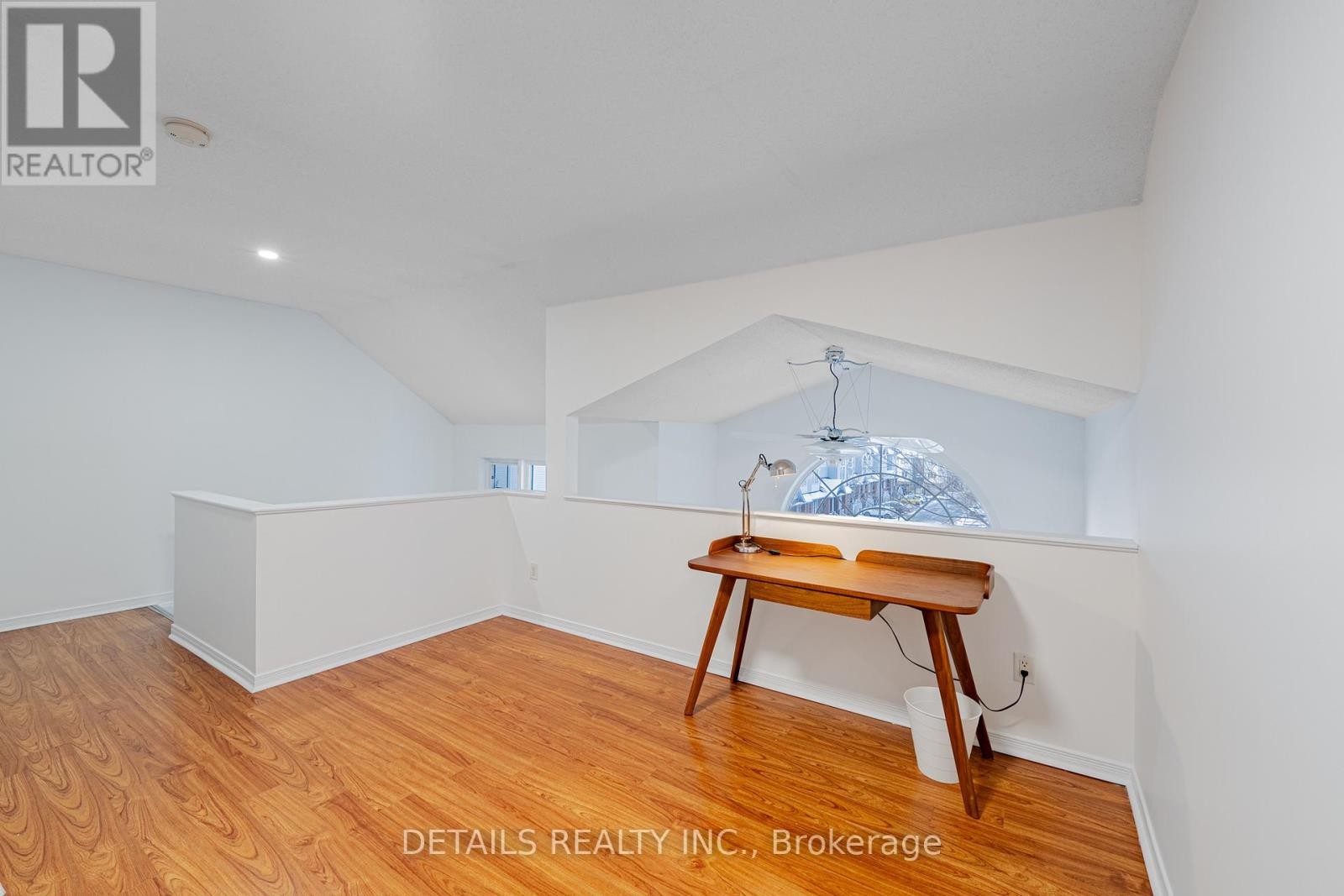 












20 - 376 WIFFEN PRIVATE

,
Ottawa,




Ontario
K2H1G4

