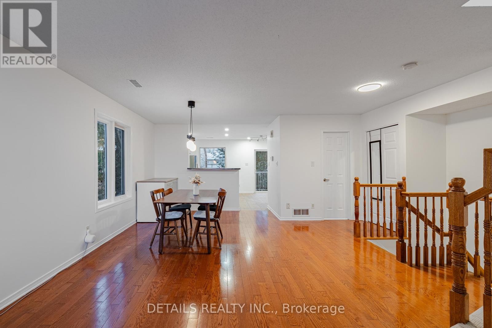 












20 - 376 WIFFEN PRIVATE

,
Ottawa,




Ontario
K2H1G4

