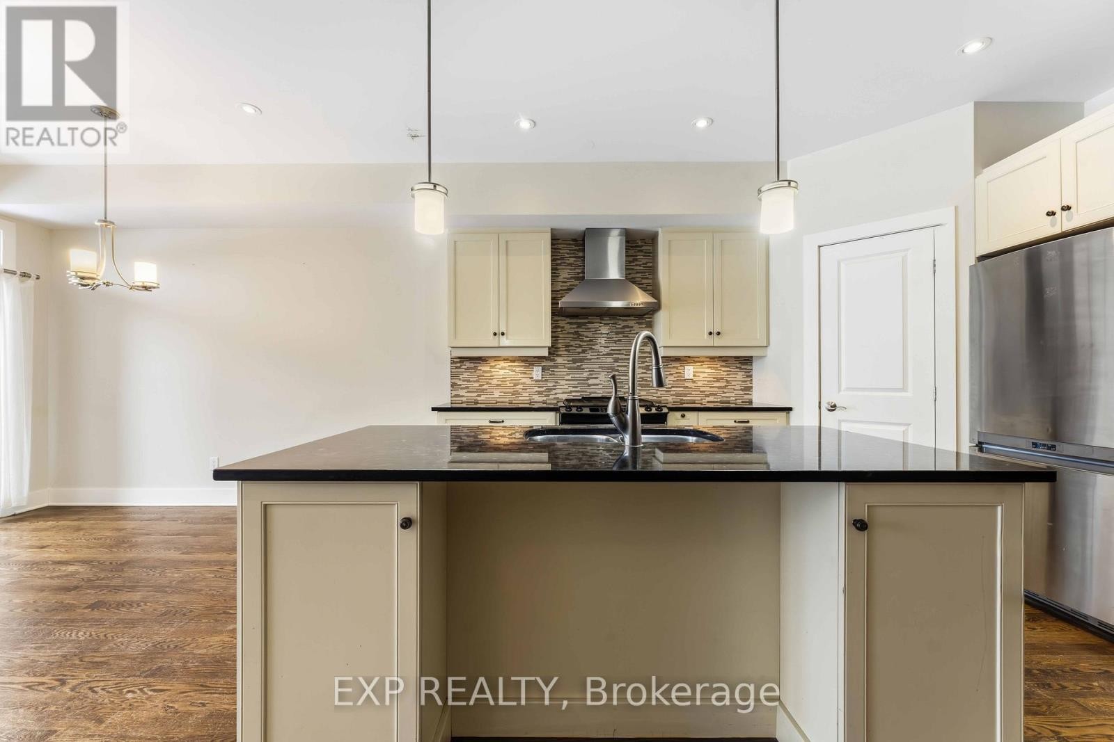 












152 RIVINGTON STREET

,
Ottawa,




Ontario
K0A1L0

