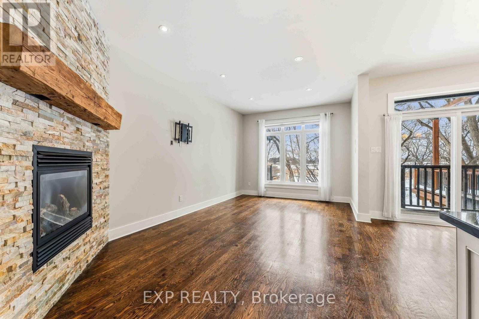 












152 RIVINGTON STREET

,
Ottawa,




Ontario
K0A1L0

