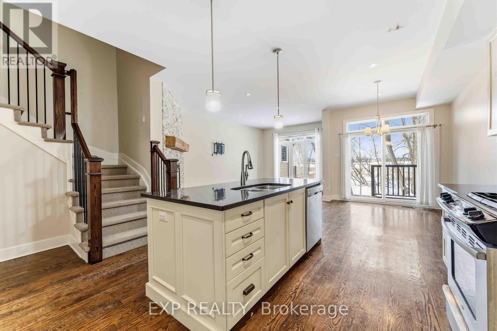 












152 RIVINGTON STREET

,
Ottawa,




Ontario
K0A1L0

