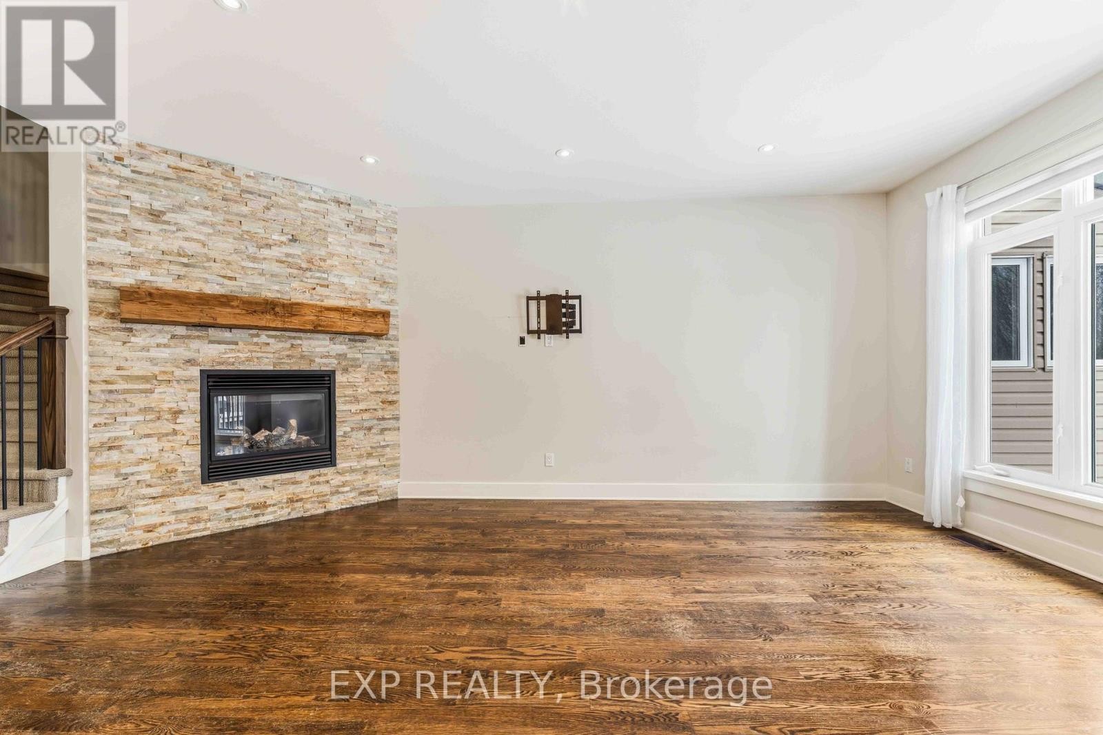 












152 RIVINGTON STREET

,
Ottawa,




Ontario
K0A1L0

