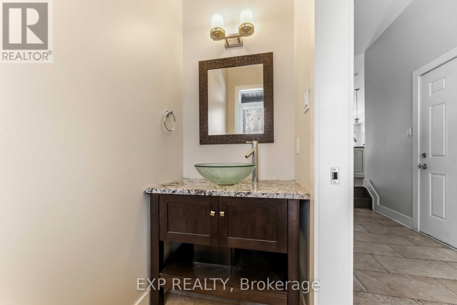 












152 RIVINGTON STREET

,
Ottawa,




Ontario
K0A1L0

