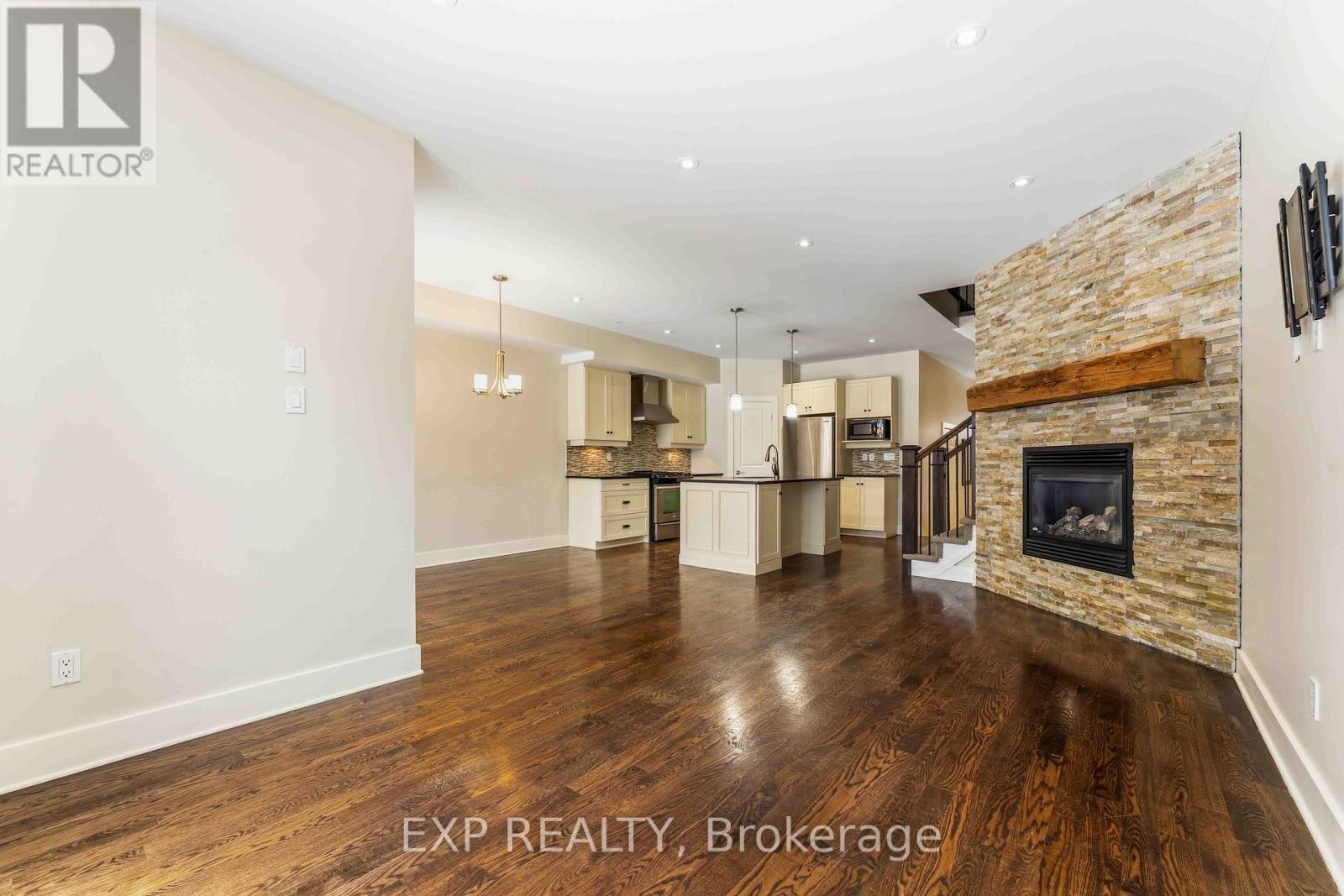 












152 RIVINGTON STREET

,
Ottawa,




Ontario
K0A1L0

