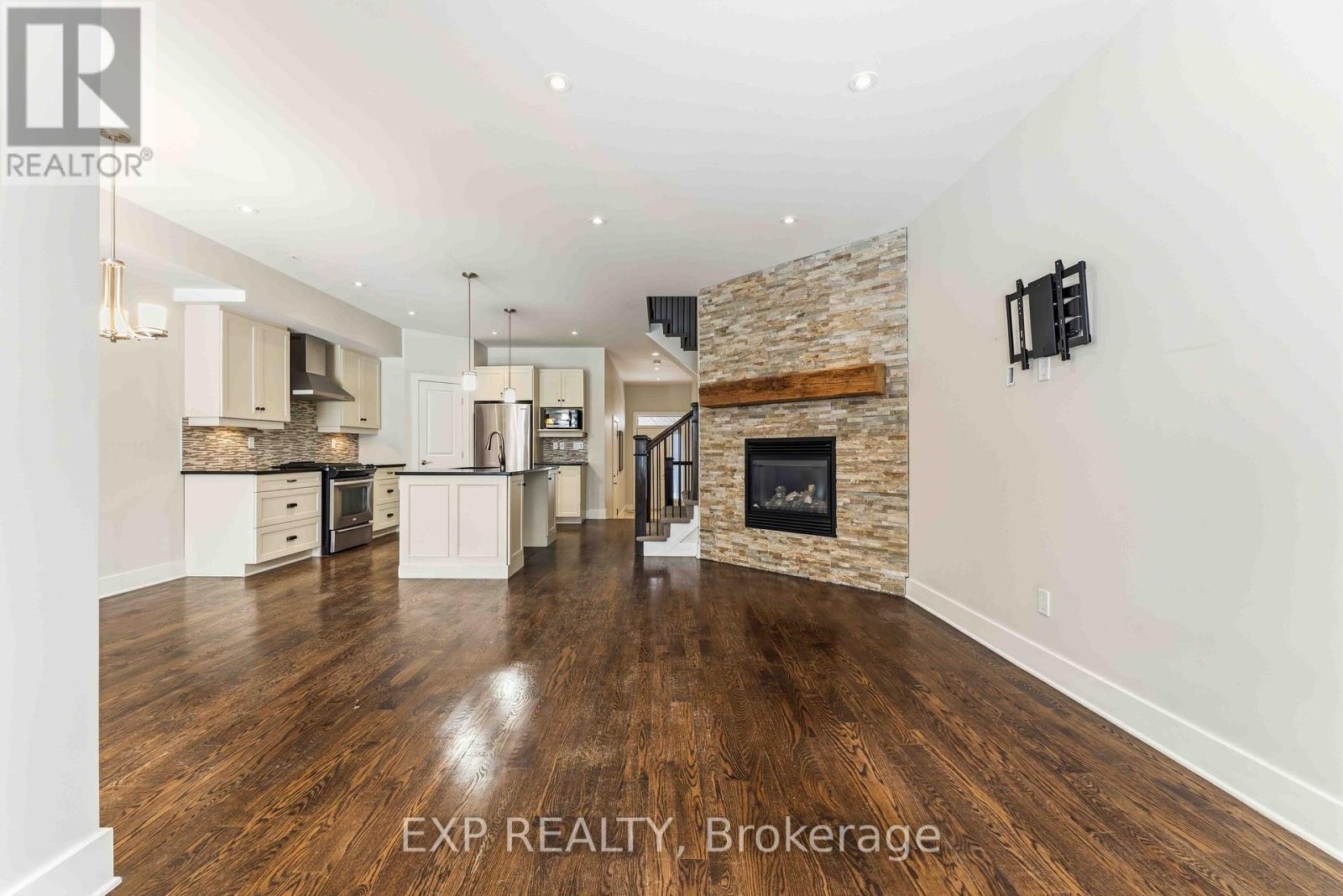 












152 RIVINGTON STREET

,
Ottawa,




Ontario
K0A1L0

