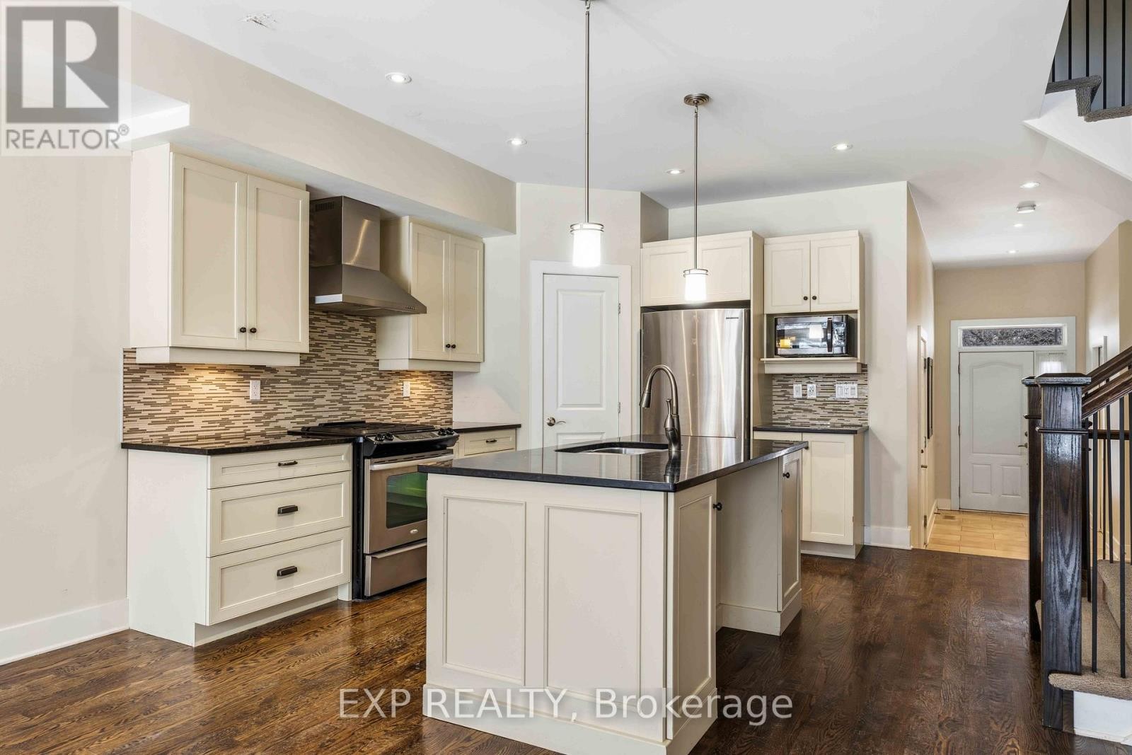 












152 RIVINGTON STREET

,
Ottawa,




Ontario
K0A1L0

