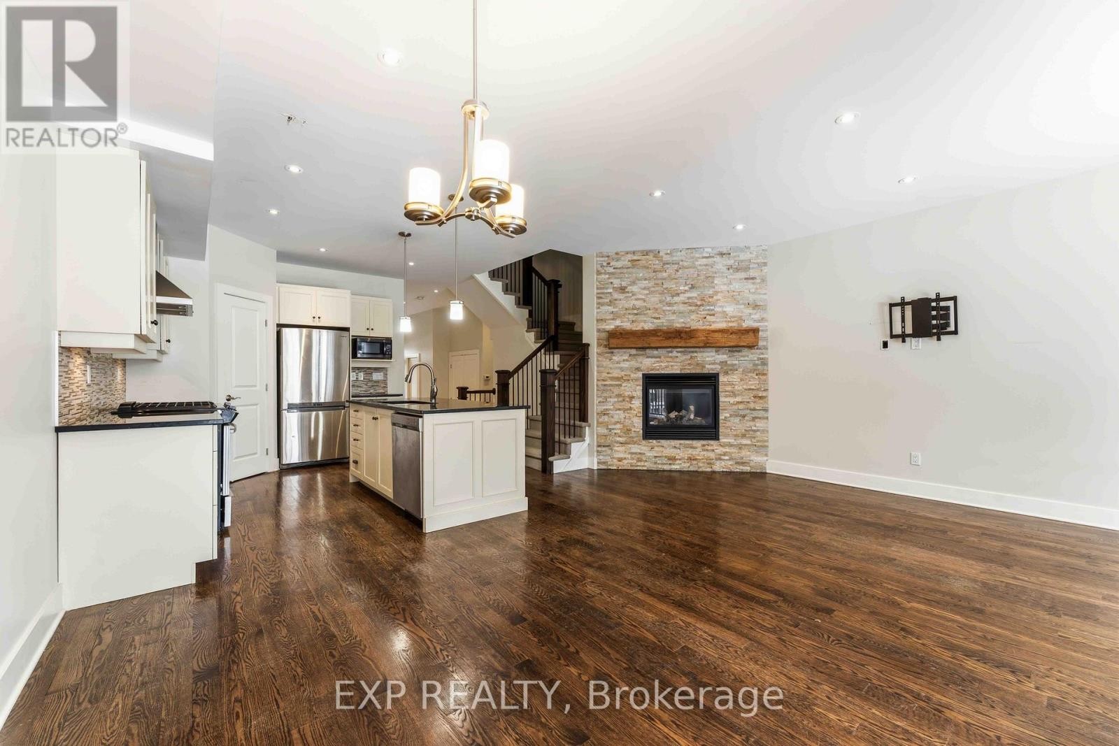 












152 RIVINGTON STREET

,
Ottawa,




Ontario
K0A1L0

