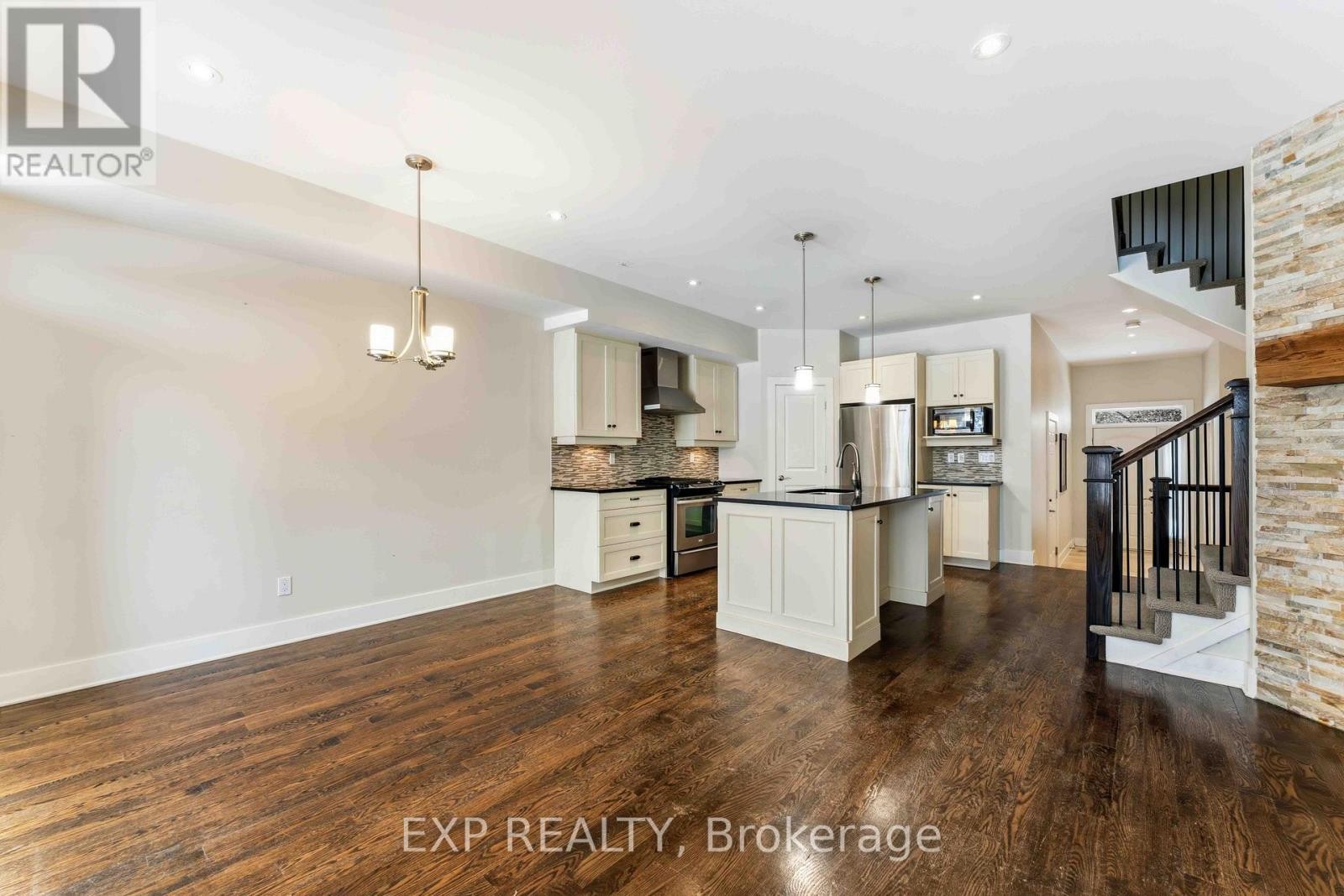 












152 RIVINGTON STREET

,
Ottawa,




Ontario
K0A1L0

