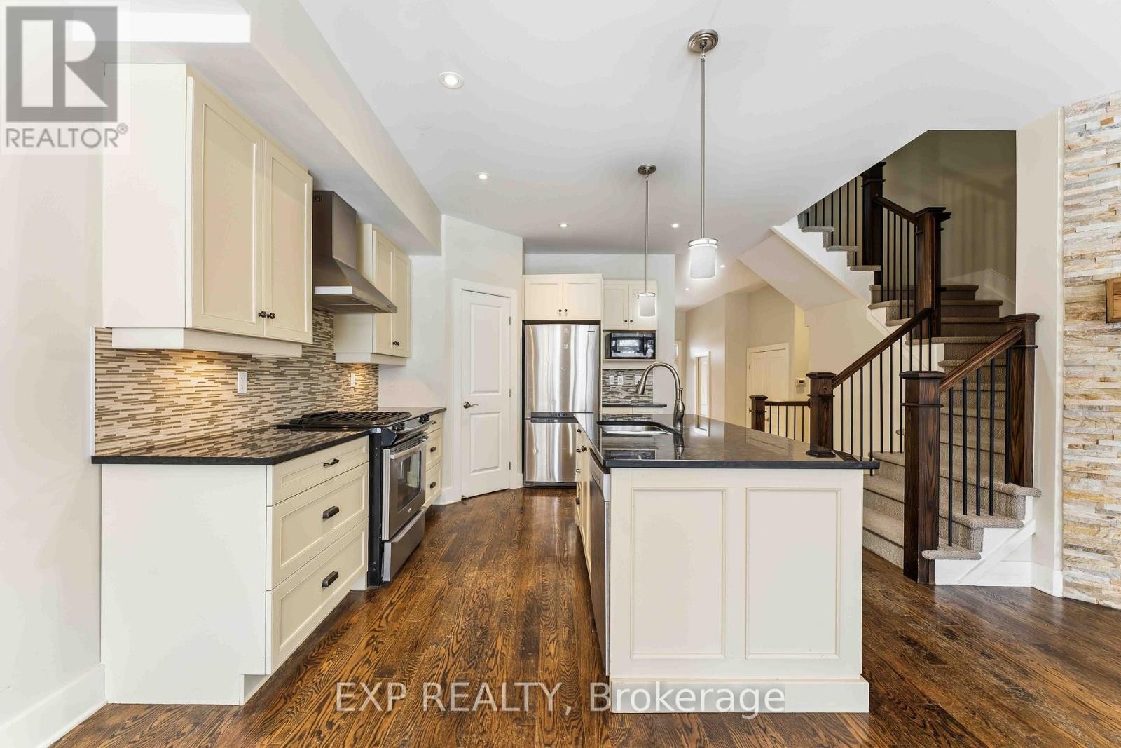 












152 RIVINGTON STREET

,
Ottawa,




Ontario
K0A1L0

