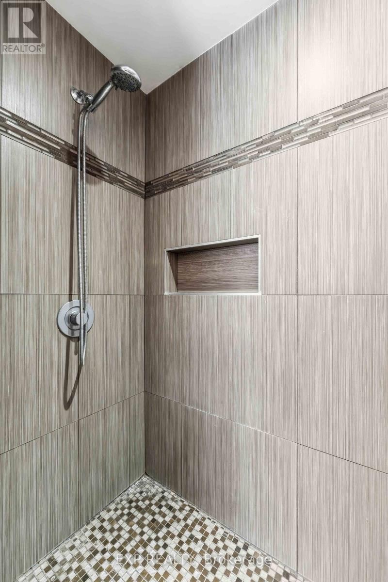 












152 RIVINGTON STREET

,
Ottawa,




Ontario
K0A1L0

