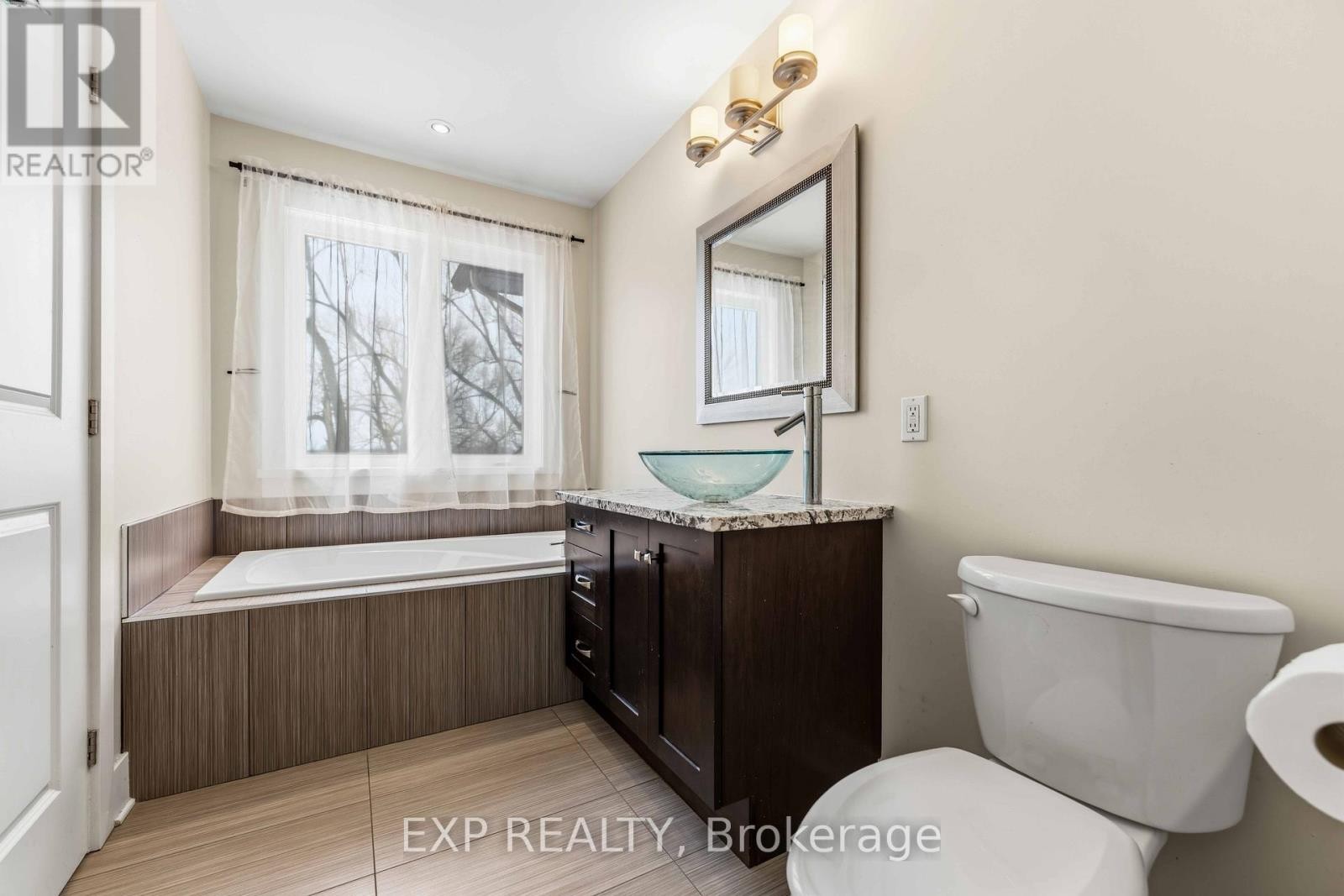 












152 RIVINGTON STREET

,
Ottawa,




Ontario
K0A1L0

