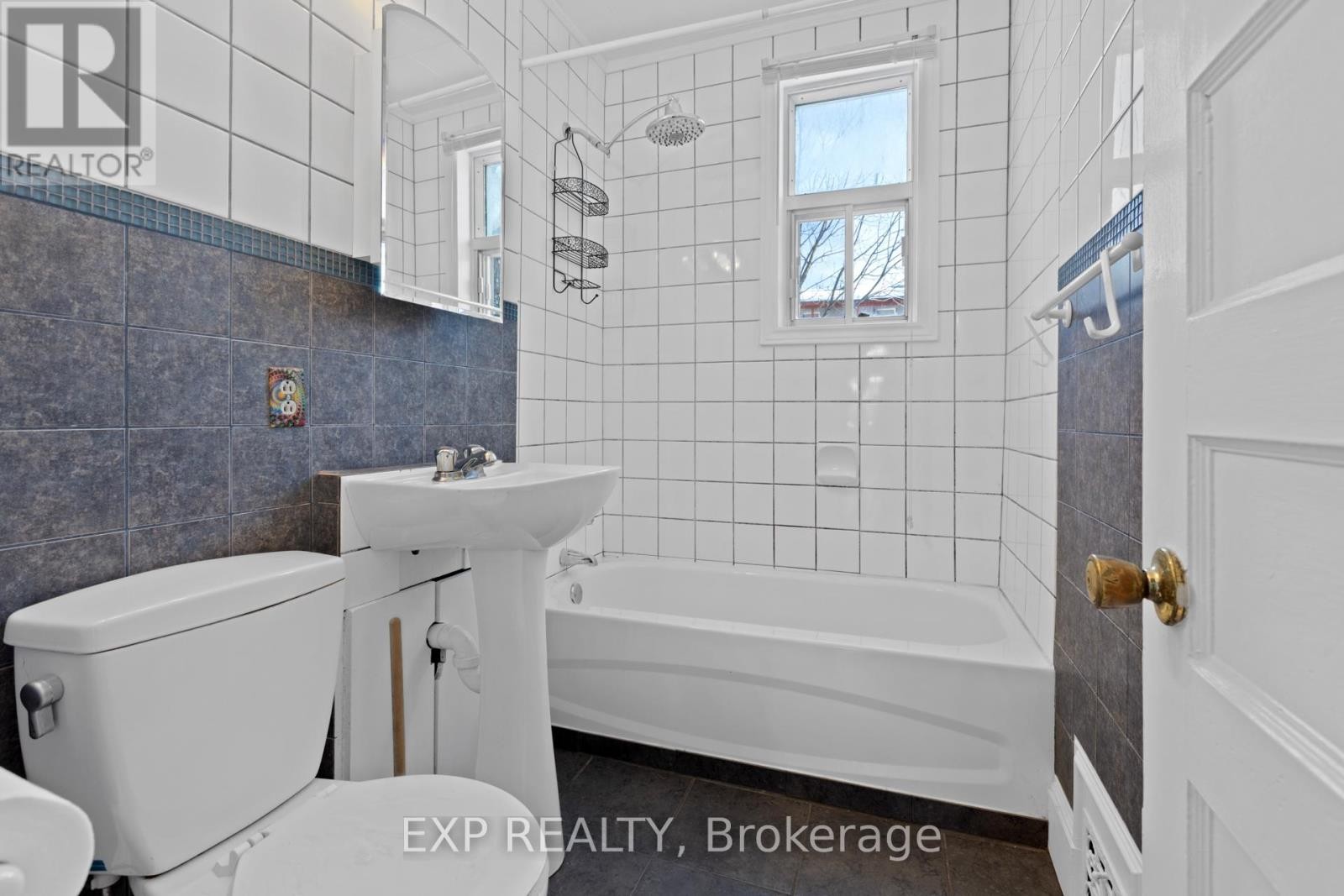 












292-294 CLARENCE STREET

,
Ottawa,




Ontario
K1N5R3

