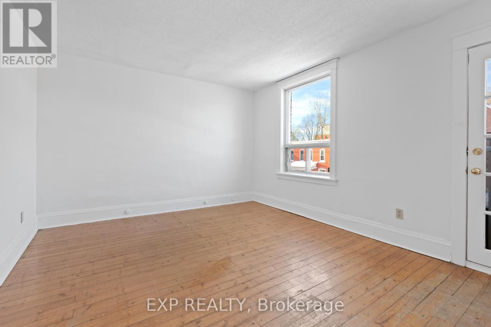 












292-294 CLARENCE STREET

,
Ottawa,




Ontario
K1N5R3

