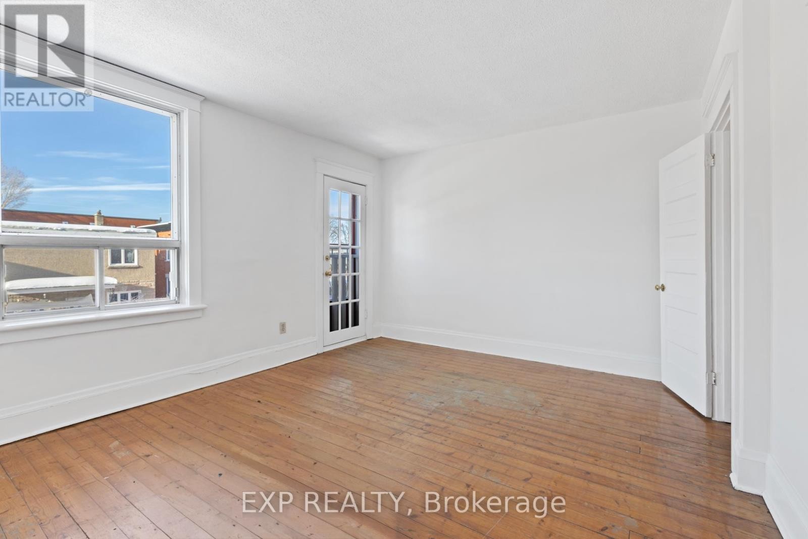 












292-294 CLARENCE STREET

,
Ottawa,




Ontario
K1N5R3

