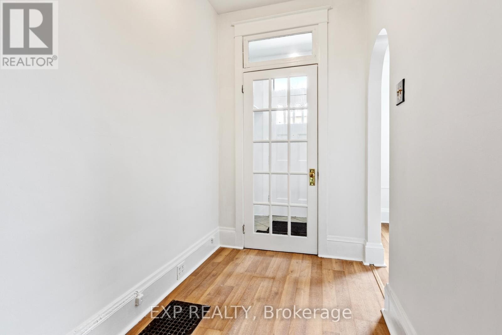 












292-294 CLARENCE STREET

,
Ottawa,




Ontario
K1N5R3

