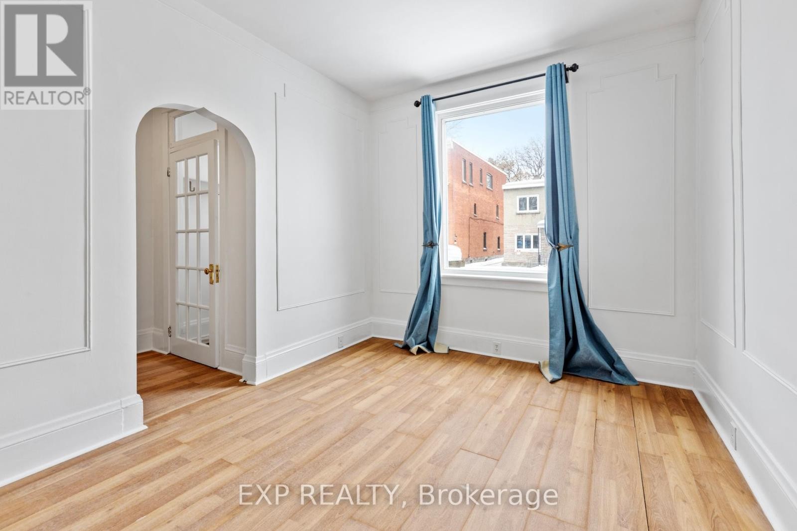 












292-294 CLARENCE STREET

,
Ottawa,




Ontario
K1N5R3

