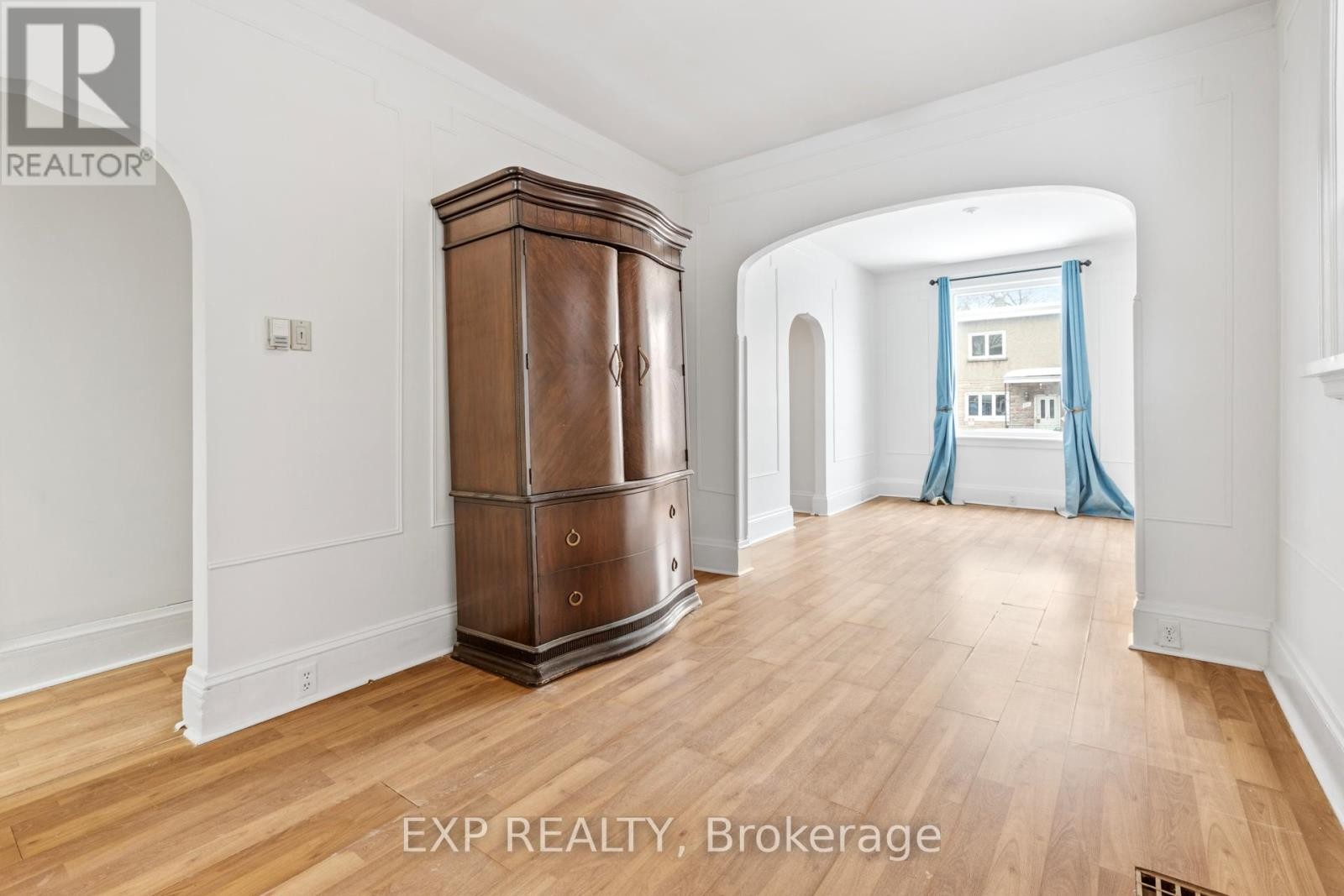 












292-294 CLARENCE STREET

,
Ottawa,




Ontario
K1N5R3

