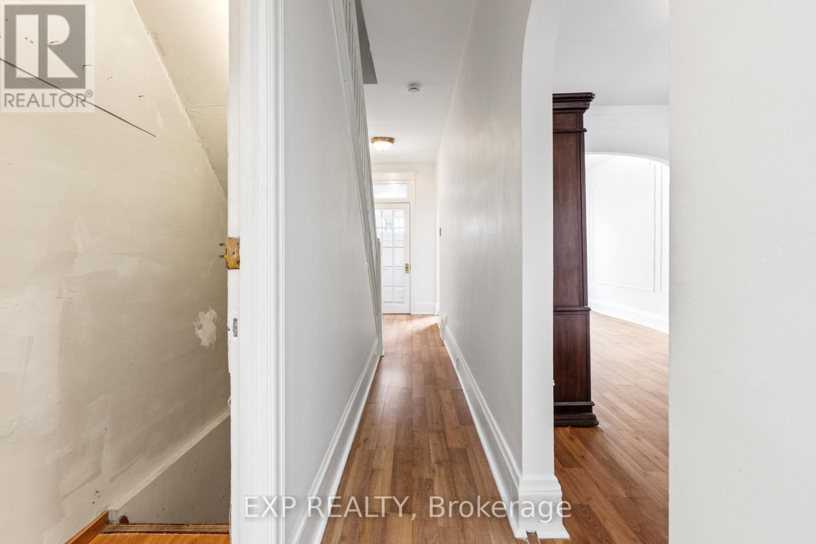 












292-294 CLARENCE STREET

,
Ottawa,




Ontario
K1N5R3

