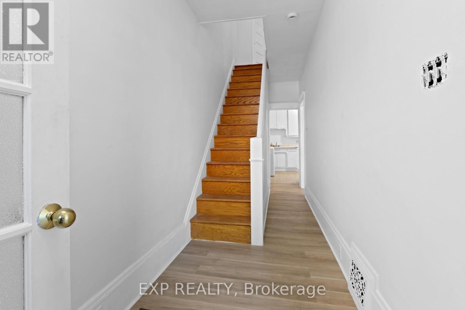 












292-294 CLARENCE STREET

,
Ottawa,




Ontario
K1N5R3

