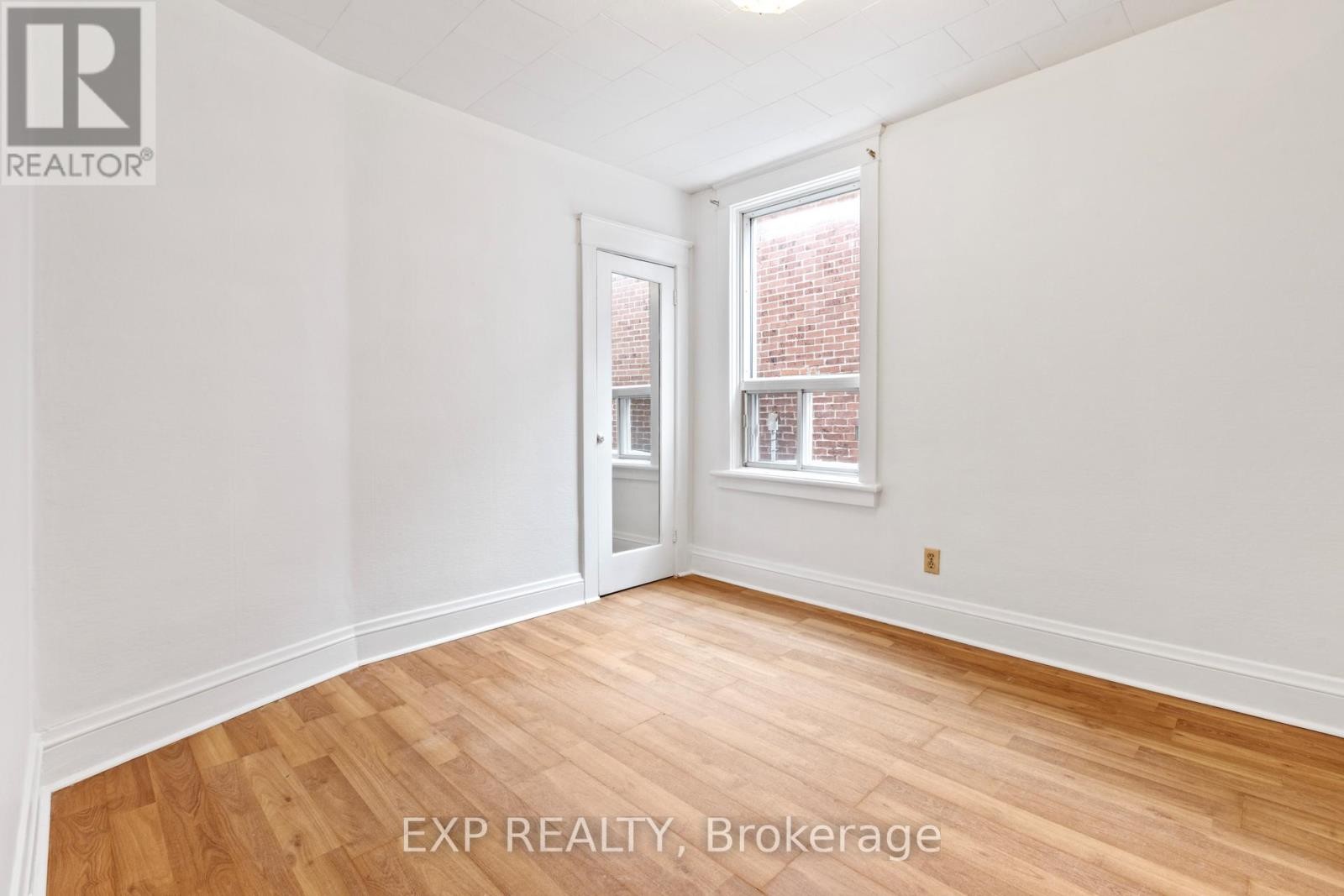 












292-294 CLARENCE STREET

,
Ottawa,




Ontario
K1N5R3

