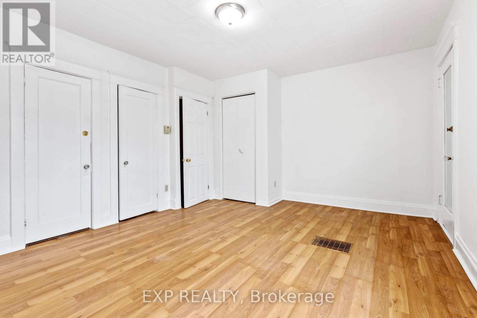 












292-294 CLARENCE STREET

,
Ottawa,




Ontario
K1N5R3

