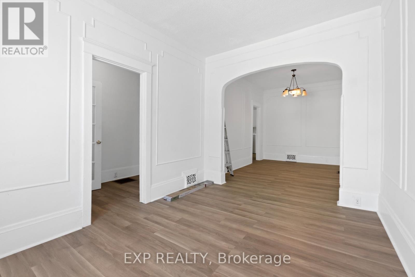 












292-294 CLARENCE STREET

,
Ottawa,




Ontario
K1N5R3

