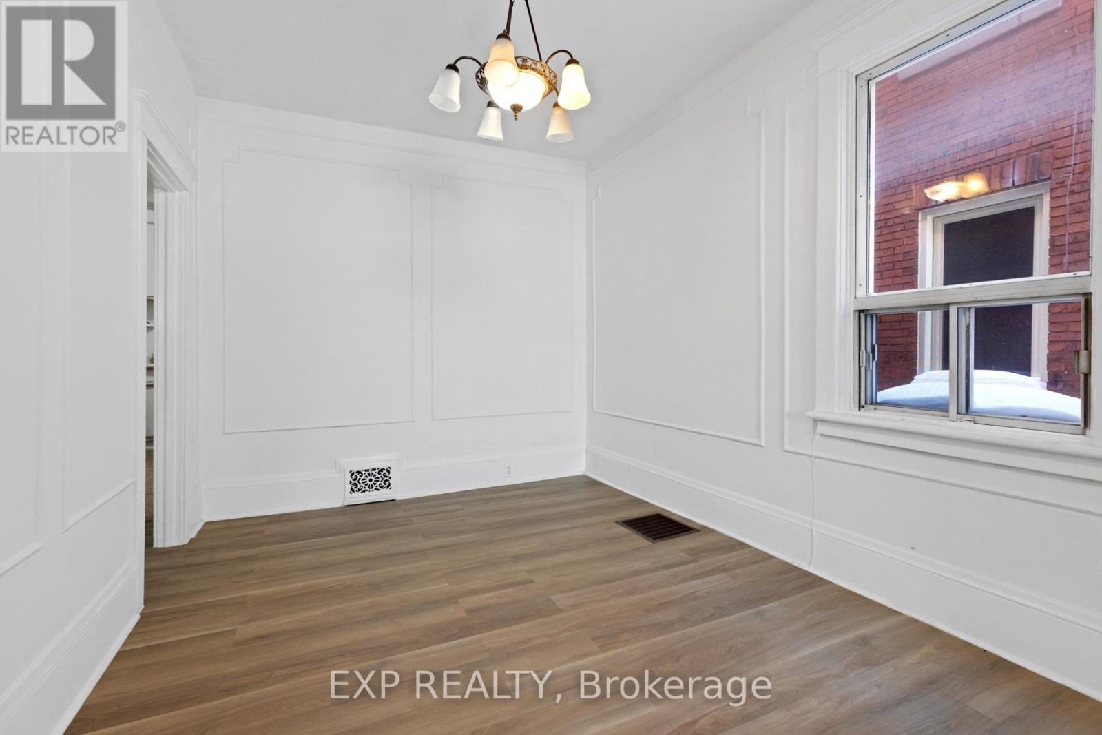 












292-294 CLARENCE STREET

,
Ottawa,




Ontario
K1N5R3

