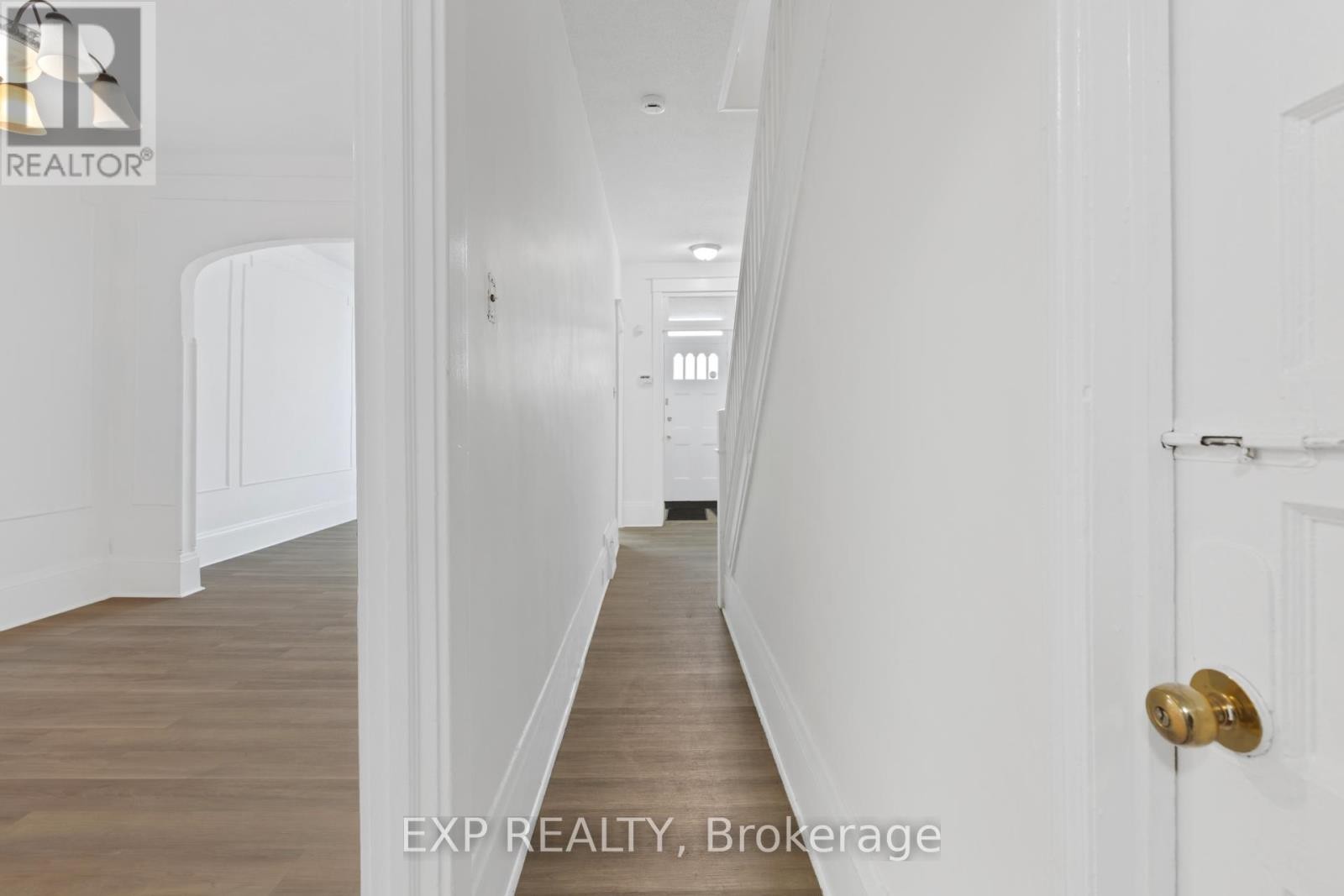 












292-294 CLARENCE STREET

,
Ottawa,




Ontario
K1N5R3

