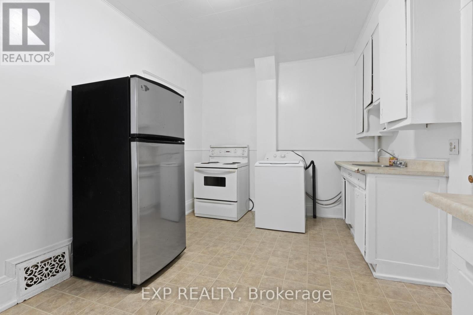 












292-294 CLARENCE STREET

,
Ottawa,




Ontario
K1N5R3

