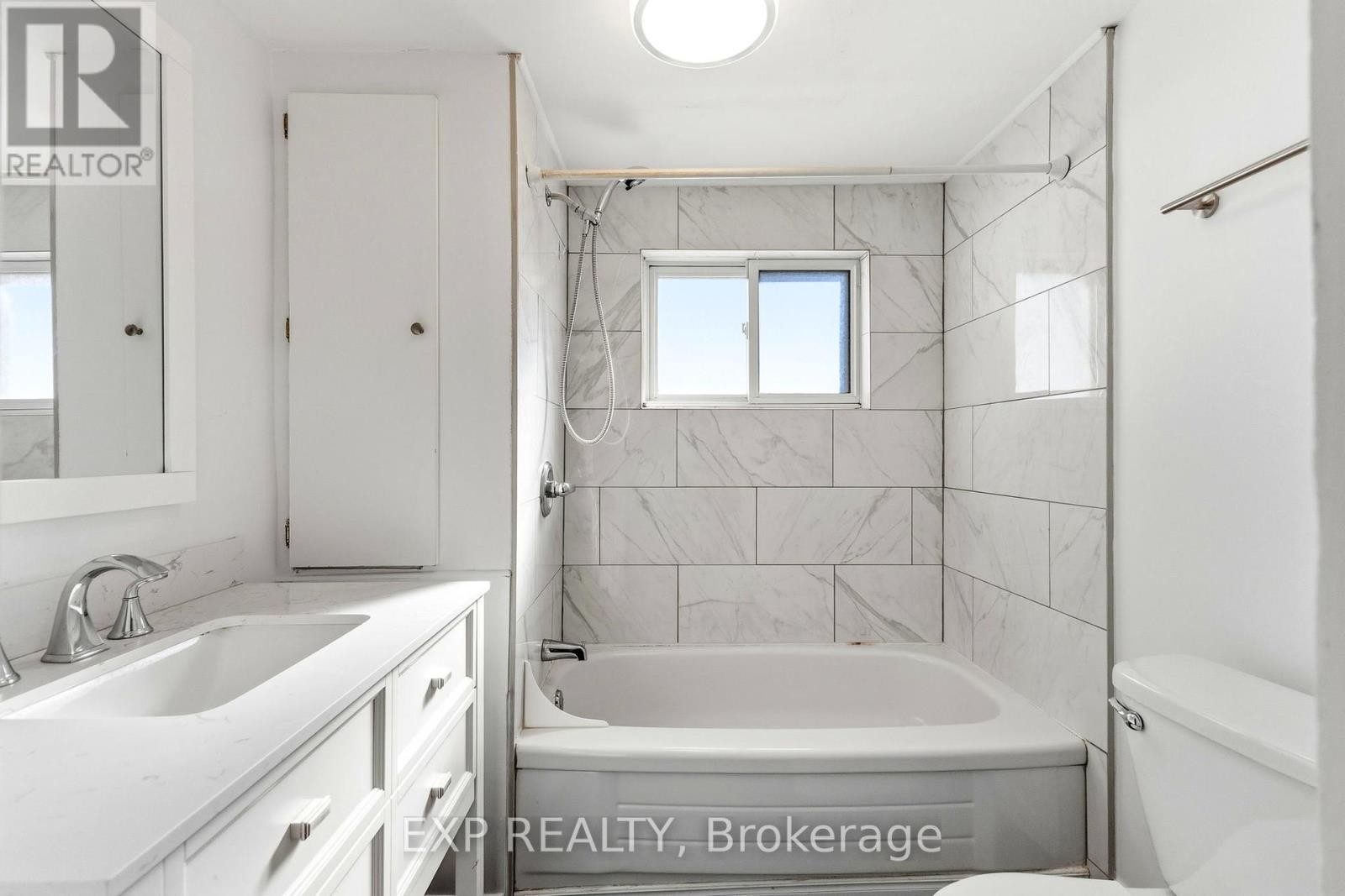 












278 ST JACQUES STREET

,
Ottawa,




Ontario
K1L5G7

