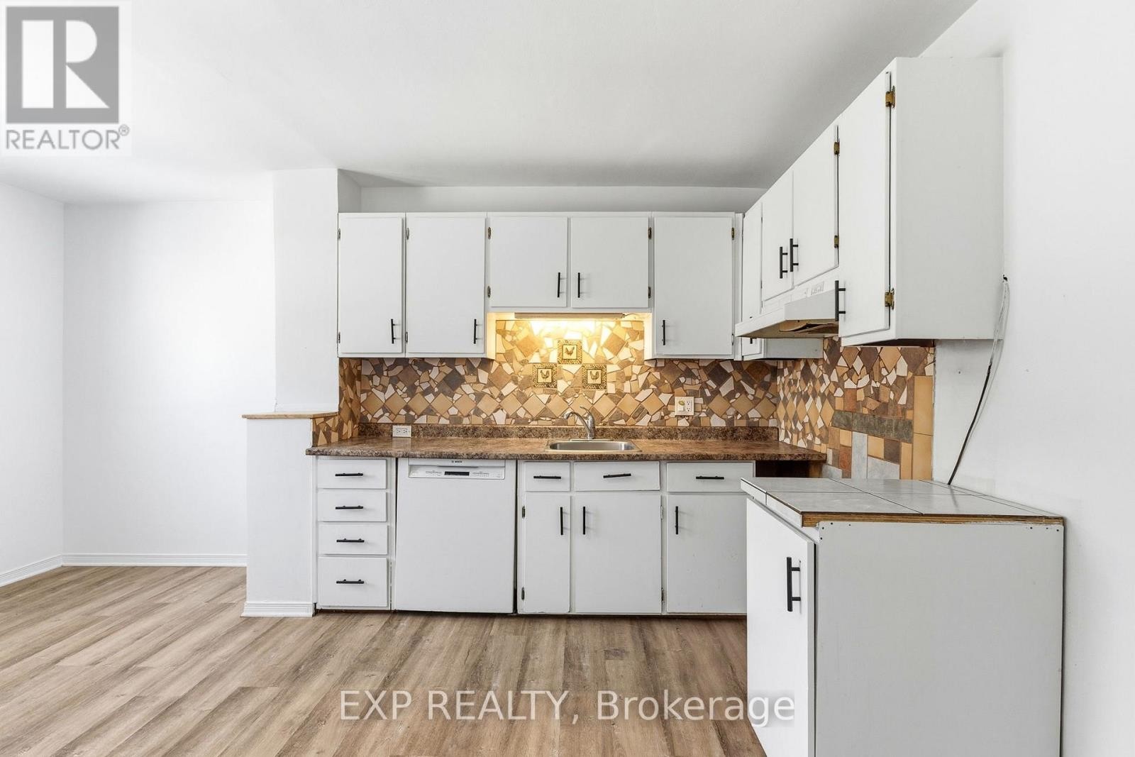 












278 ST JACQUES STREET

,
Ottawa,




Ontario
K1L5G7

