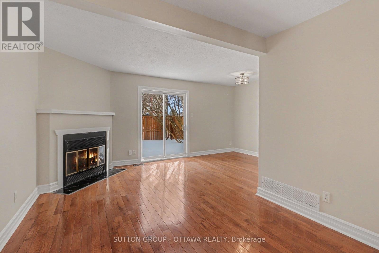 












1634 CHEEVERS CRESCENT

,
Ottawa,




Ontario
K4A2J5

