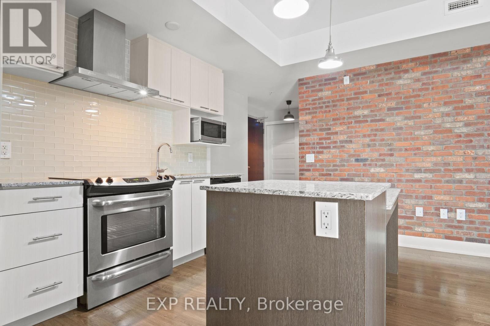 












108 - 2785 BASELINE ROAD

,
Ottawa,




Ontario
K2H0B7

